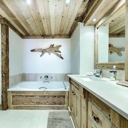 Great Chalet With Splendid View And Indoor Jacuzzi Alpesi faház